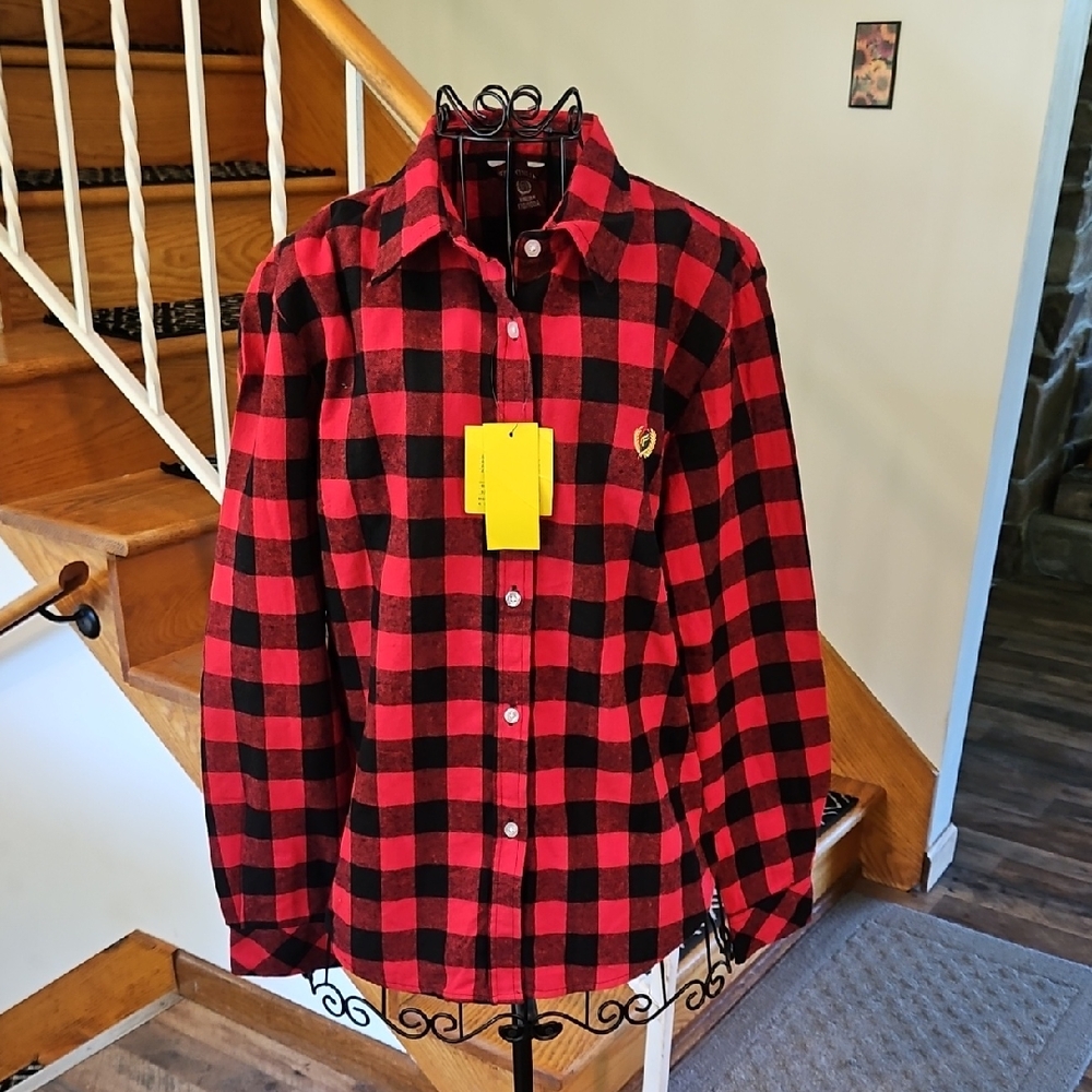 👚XINLIAN Red and Black Plaid Button-Up Shirt